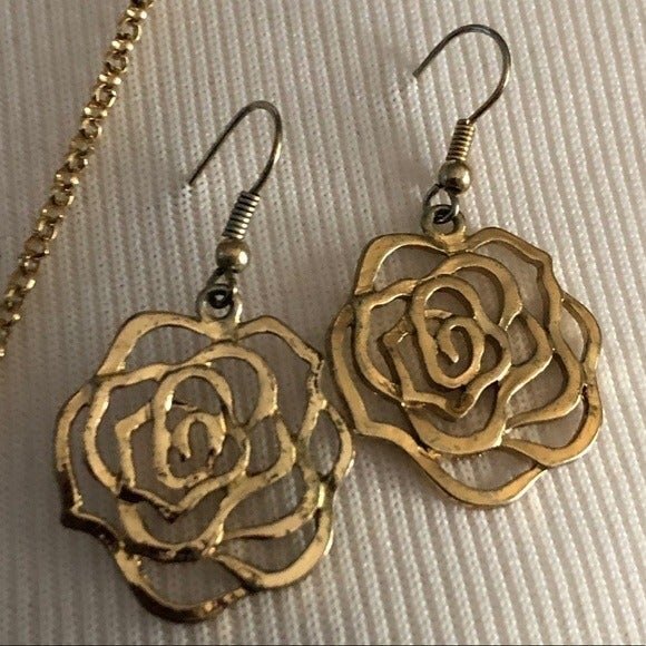 Charming Charlie Wire Flower Necklace & Earrings - Picture 5 of 11